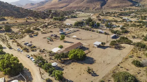 33315 Oracle Hill Rd, Palmdale, CA 93550 photo 2