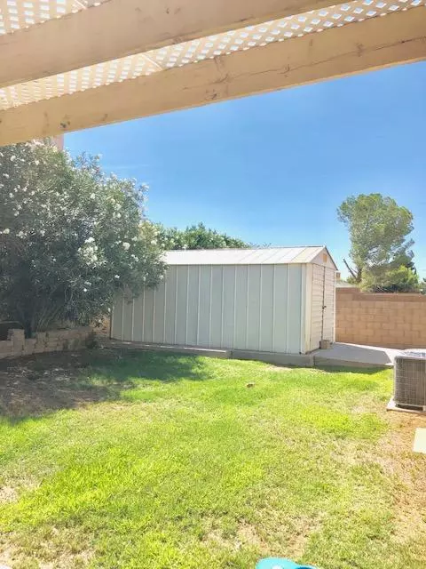 792 Ave K4 E, Lancaster, CA 93535 photo 2