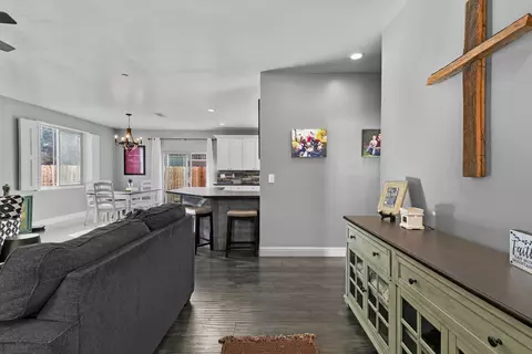 22484 Zurich Dr, Tehachapi, CA 93561 photo 3