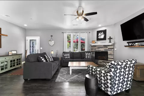 22484 Zurich Dr, Tehachapi, CA 93561 photo 6