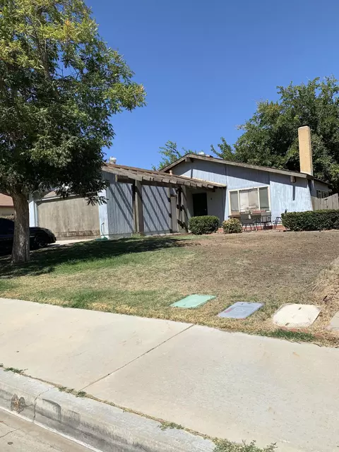 817 E Kildare St, Lancaster, CA 93535 photo 1