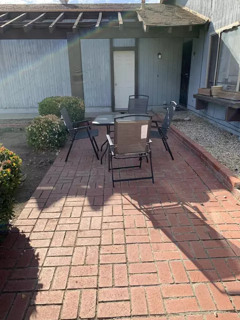 817 E Kildare St, Lancaster, CA 93535 photo 2