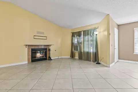 1135 Regents St, Lancaster, CA 93534 photo 6