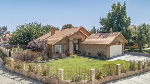 37008 Alder St, Palmdale, CA 93552 photo 2