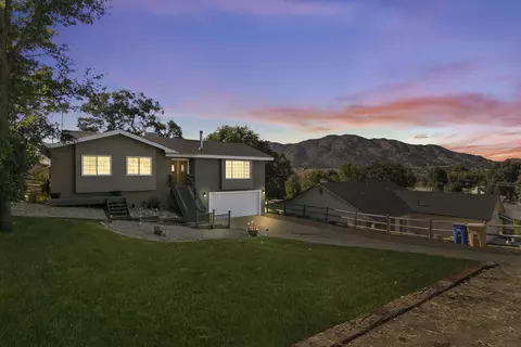 22341 Bogie St, Tehachapi, CA 93561 photo 2