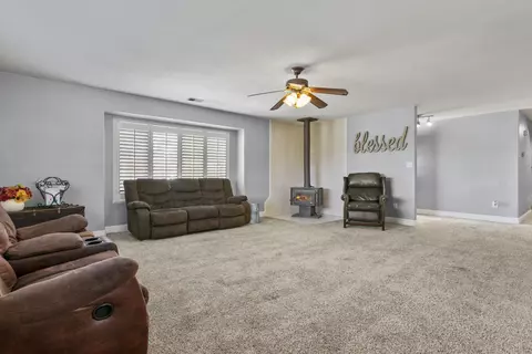 22341 Bogie St, Tehachapi, CA 93561 photo 6