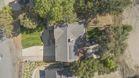 22341 Bogie St, Tehachapi, CA 93561 photo 4
