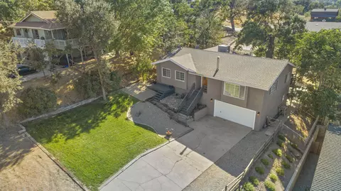 22341 Bogie St, Tehachapi, CA 93561 photo 3