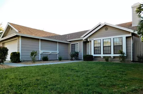 43035 Fairlee Dr, Lancaster, CA 93536 photo 2