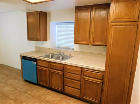 43035 Fairlee Dr, Lancaster, CA 93536 photo 9