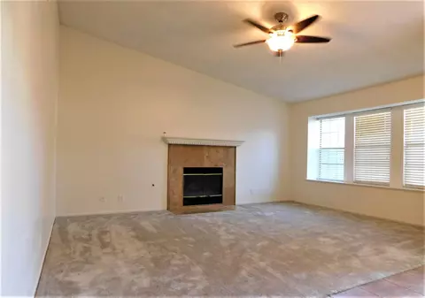 43035 Fairlee Dr, Lancaster, CA 93536 photo 4
