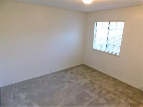 43035 Fairlee Dr, Lancaster, CA 93536 photo 12
