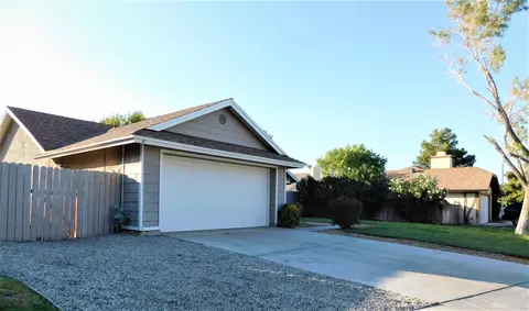 43035 Fairlee Dr, Lancaster, CA 93536 photo 3