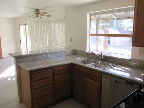 2342 E Kettering St, Lancaster, CA 93535 photo 5