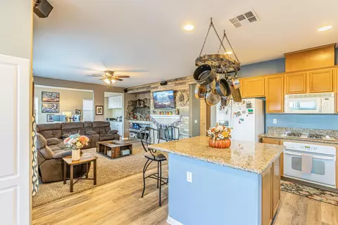 7043 Lyric Ave, Lancaster, CA 93536 photo 11