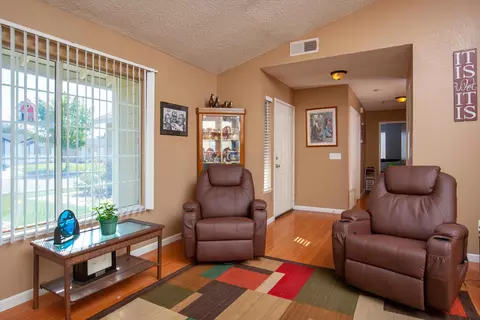 751 Trixis Ave, Lancaster, CA 93534 photo 5
