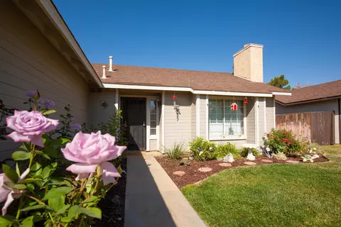 751 Trixis Ave, Lancaster, CA 93534 photo 2