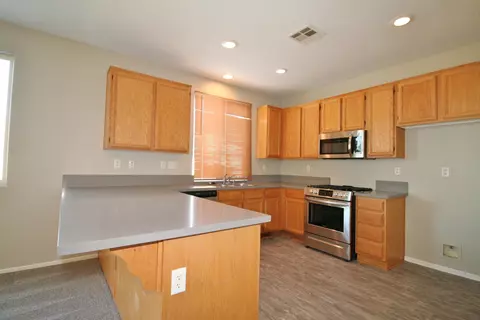 2313 E Newgrove St, Lancaster, CA 93535 photo 16