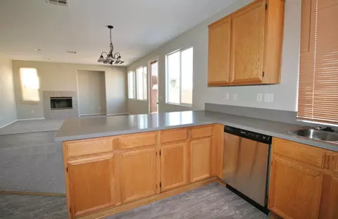 2313 E Newgrove St, Lancaster, CA 93535 photo 7