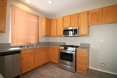 2313 E Newgrove St, Lancaster, CA 93535 photo 14