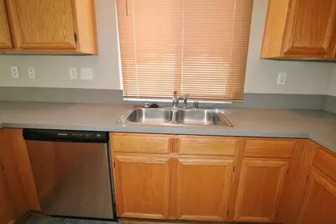 2313 E Newgrove St, Lancaster, CA 93535 photo 6