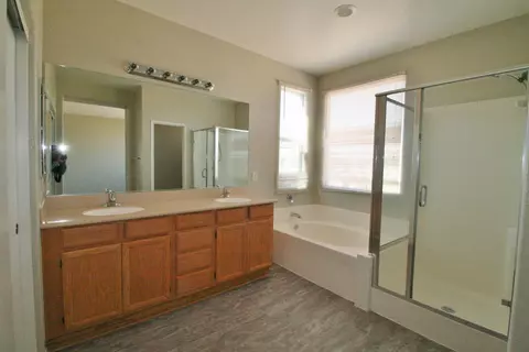 2313 E Newgrove St, Lancaster, CA 93535 photo 32
