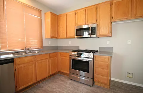2313 E Newgrove St, Lancaster, CA 93535 photo 5