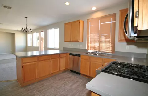 2313 E Newgrove St, Lancaster, CA 93535 photo 3