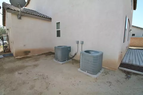 2313 E Newgrove St, Lancaster, CA 93535 photo 46