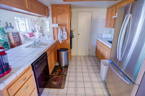 809 E Pillsbury St, Lancaster, CA 93535 photo 5