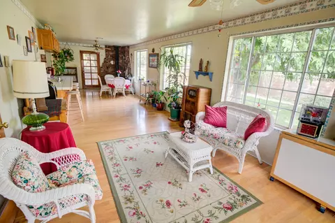 809 E Pillsbury St, Lancaster, CA 93535 photo 9