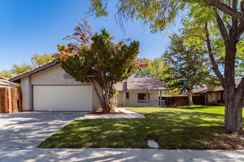 43622 E 27th St, Lancaster, CA 93535 photo 2
