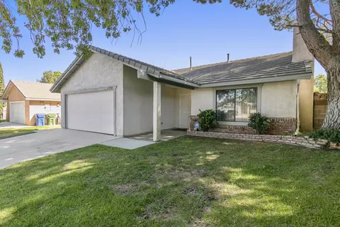 45000 Cabree Ct, Lancaster, CA 93535 photo 2