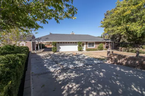 21951 Arosa St, Tehachapi, CA 93561 photo 2