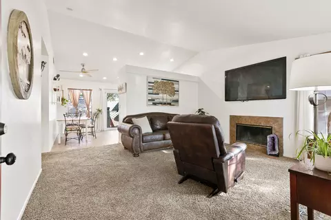 44240 Hampton St, Lancaster, CA 93536 photo 3