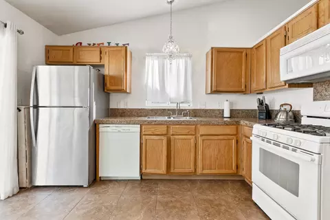 44240 Hampton St, Lancaster, CA 93536 photo 11