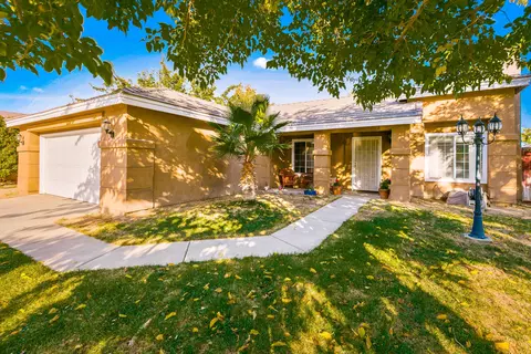 44240 Hampton St, Lancaster, CA 93536 photo 2