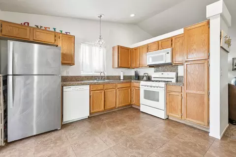 44240 Hampton St, Lancaster, CA 93536 photo 10