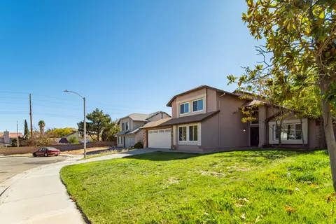 114 Harvest Ln, Palmdale, CA 93550 photo 2