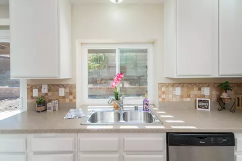 114 Harvest Ln, Palmdale, CA 93550 photo 8