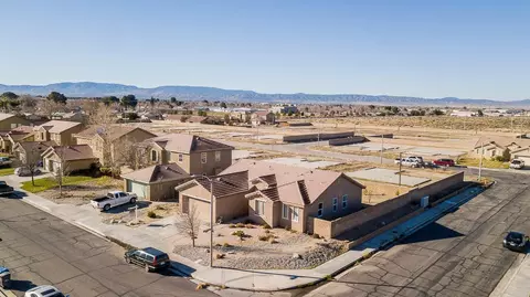 45657 Rodin St, Lancaster, CA 93535 photo 5