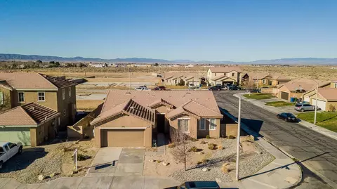 45657 Rodin St, Lancaster, CA 93535 photo 4