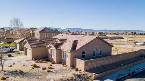 45657 Rodin St, Lancaster, CA 93535 photo 3