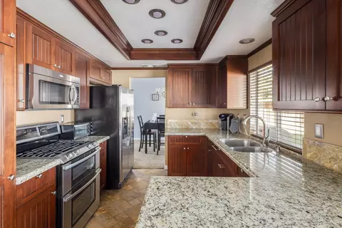 13032 Broken Bit Cir, Corona, CA 92883 photo 3