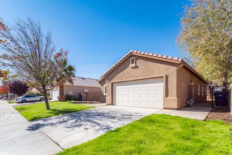 44047 Parkview Ln, Lancaster, CA 93535 photo 2