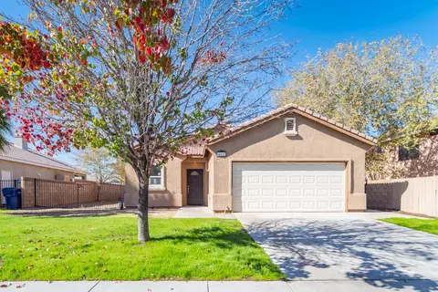 44047 Parkview Ln, Lancaster, CA 93535 photo 1