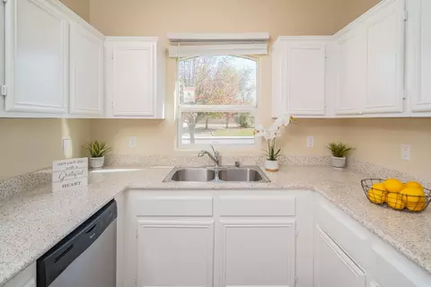 44047 Parkview Ln, Lancaster, CA 93535 photo 8