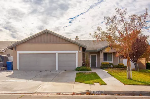 6310 Starview Dr, Lancaster, CA 93536 photo 2