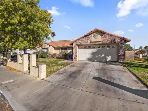 37620 Christensen Ct, Palmdale, CA 93552 photo 2