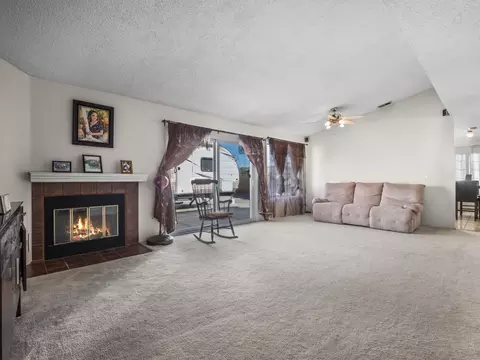 37620 Christensen Ct, Palmdale, CA 93552 photo 4
